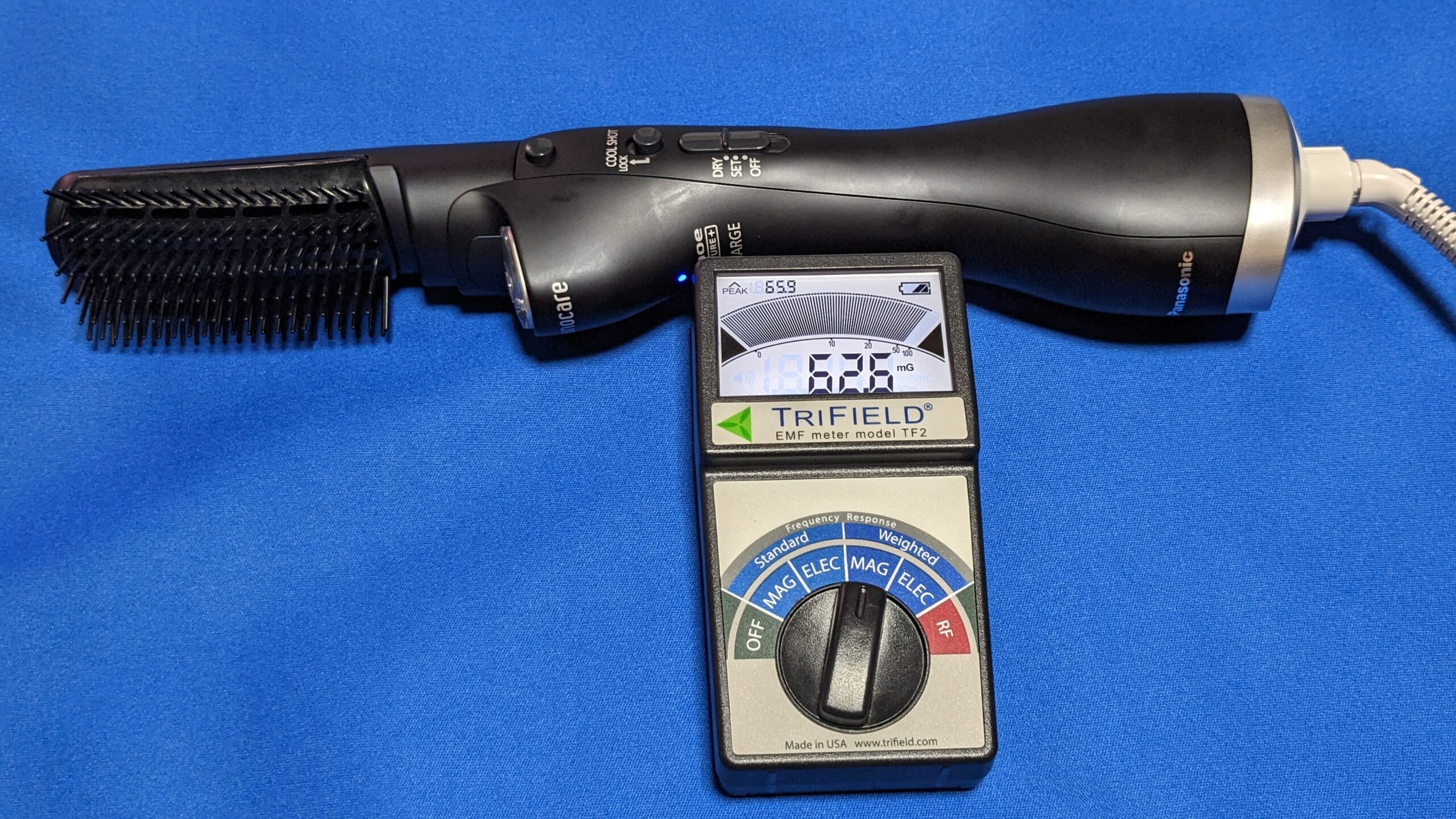 くるくるドライヤーの電磁波を測定しました